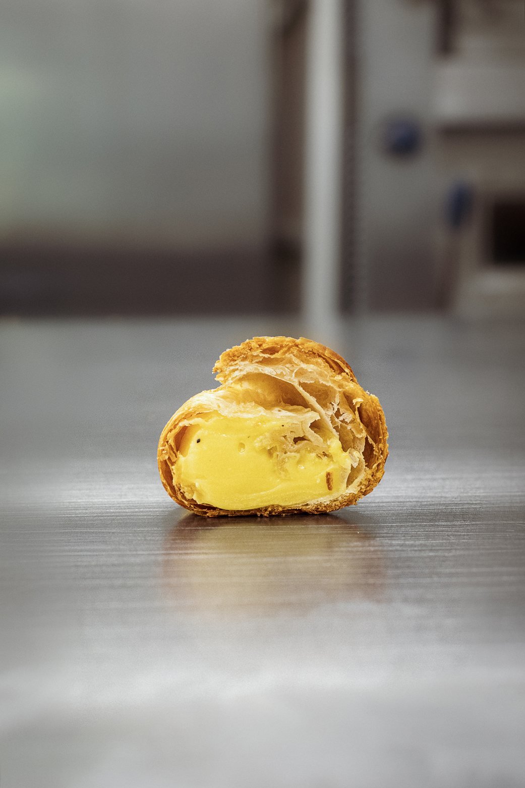Un dolce aperto con ripieno alla crema